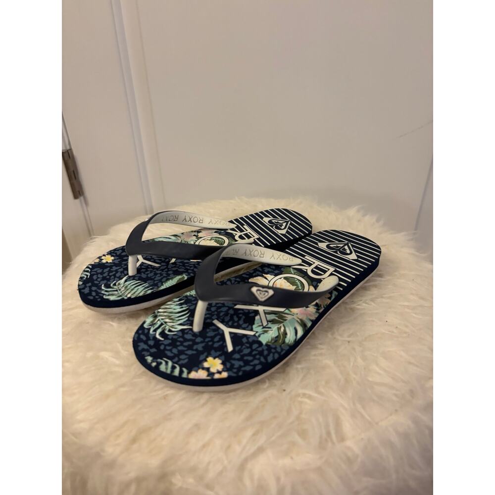 Roxy Girl's Tahiti RG VII Summer Flip Flops. Kids size 11/12